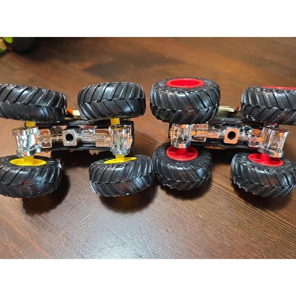 Hot Wheels- SUPER MARIO-DONKEY KONG & BROWSER 2 pack 2023 Monster Trucks